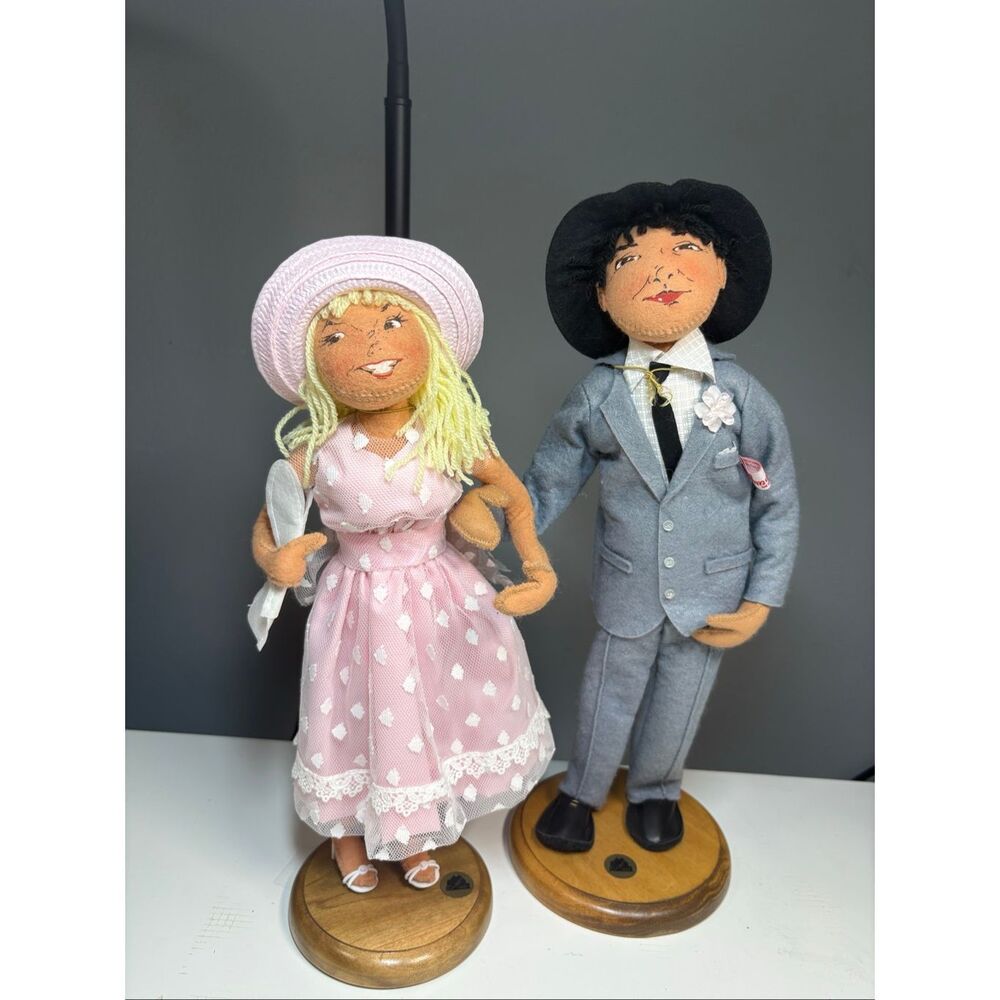 Annalee 1997 Rogers Store Couple Museum Collection Doll Set With Tags yarn